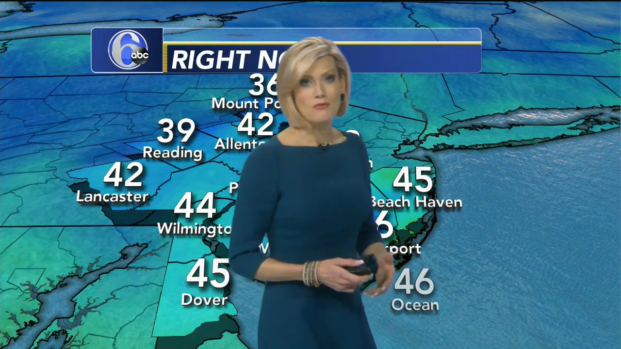 04 January - 23.00.00 - Eyewitness News at 6. Local news, sports