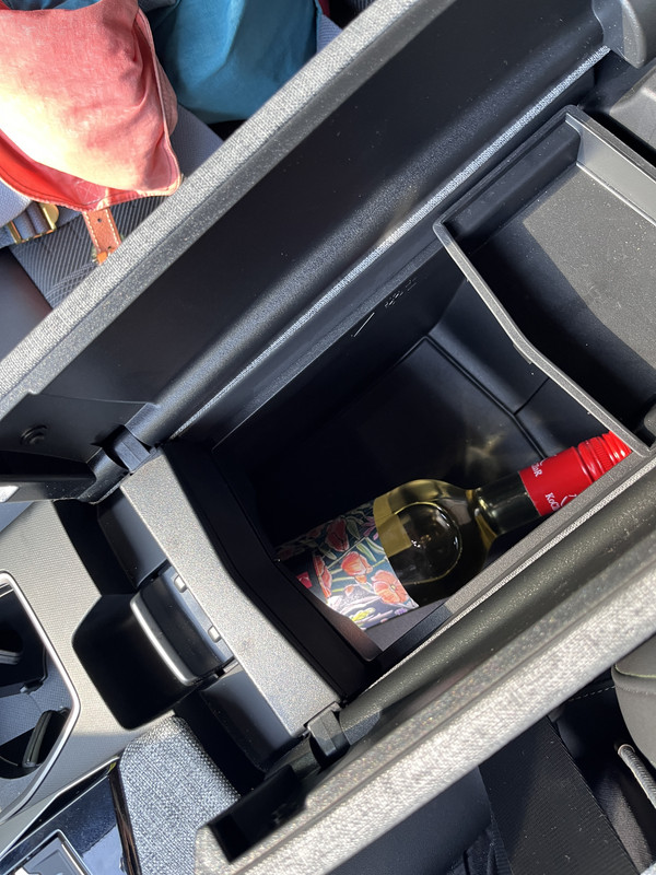 22C77356-BB3F-403F-B5F6-BD4B32082FFF