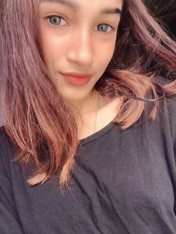 Sexy-Bengali-Influencer-Showing-Fingerin