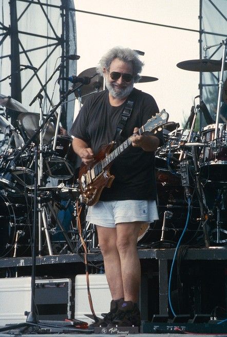 Goofy Pictures of MALE rock stars in shorts onstage | Steve Hoffman Music  Forums