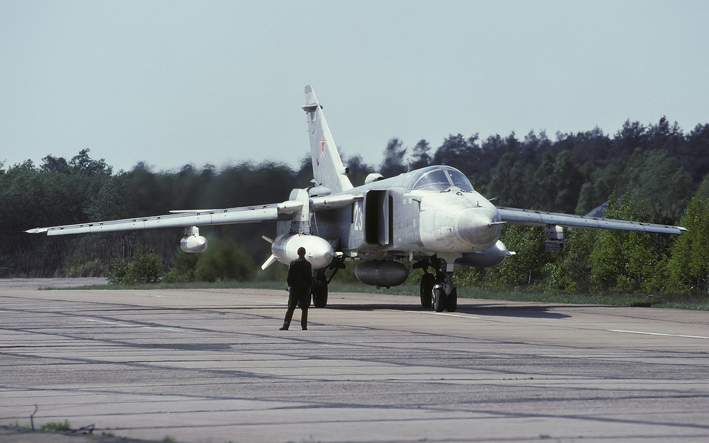 11 ORAP Su-24MR 23 White_0615308_11