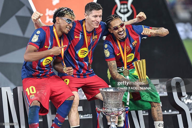 Raphinha tỏa sáng rực rỡ ở Siêu cúp Tây Ban Nha, nói gì sau màn đăng quang?