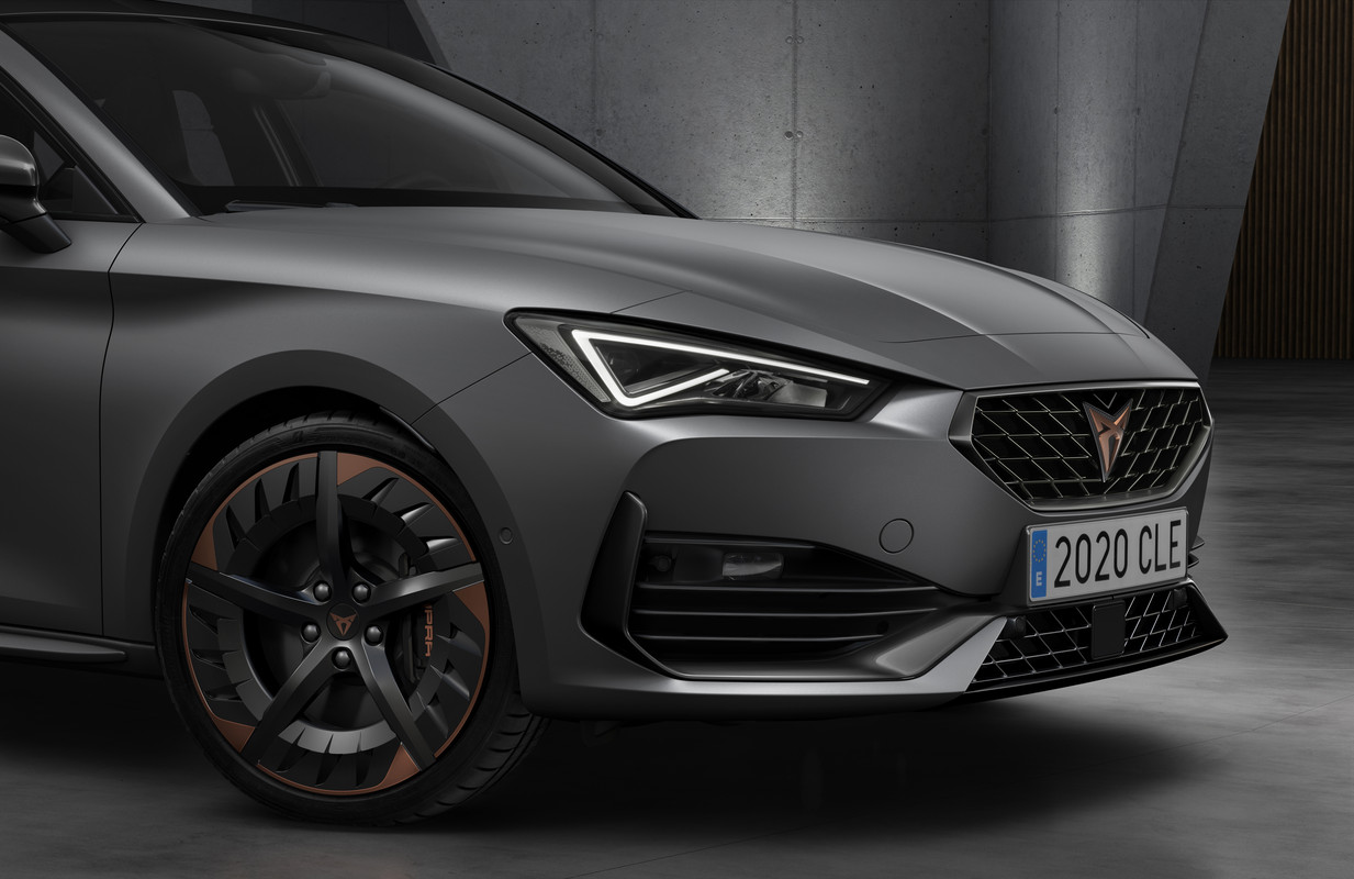 CUPRA_5D_PHEV_06_HQ