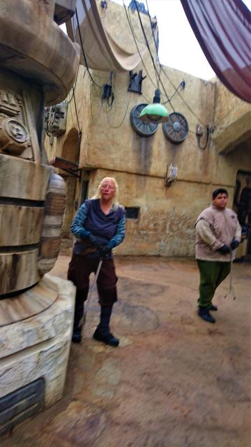 VIAJANDO A DISNEYLAND'S STAR WARS: GALAXY'S EDGE, Welcome to Batuu - DISNEYLAND ~ STAR WARS: GALAXY'S EDGE, LA GUIA (3)