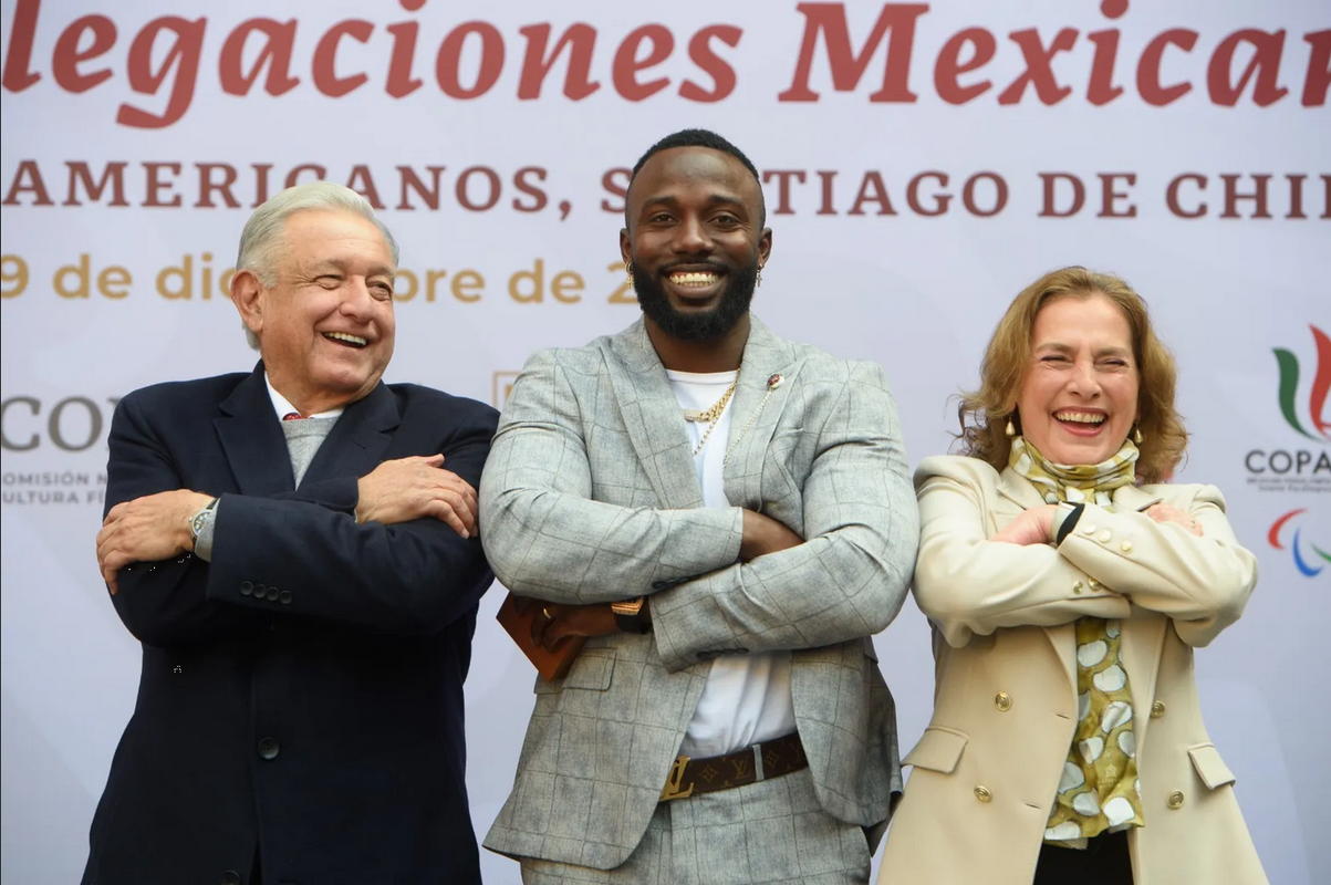 AMLO reconoce a deportistas de los Juegos Panamericanos y entrega el premio nacional del Deporte