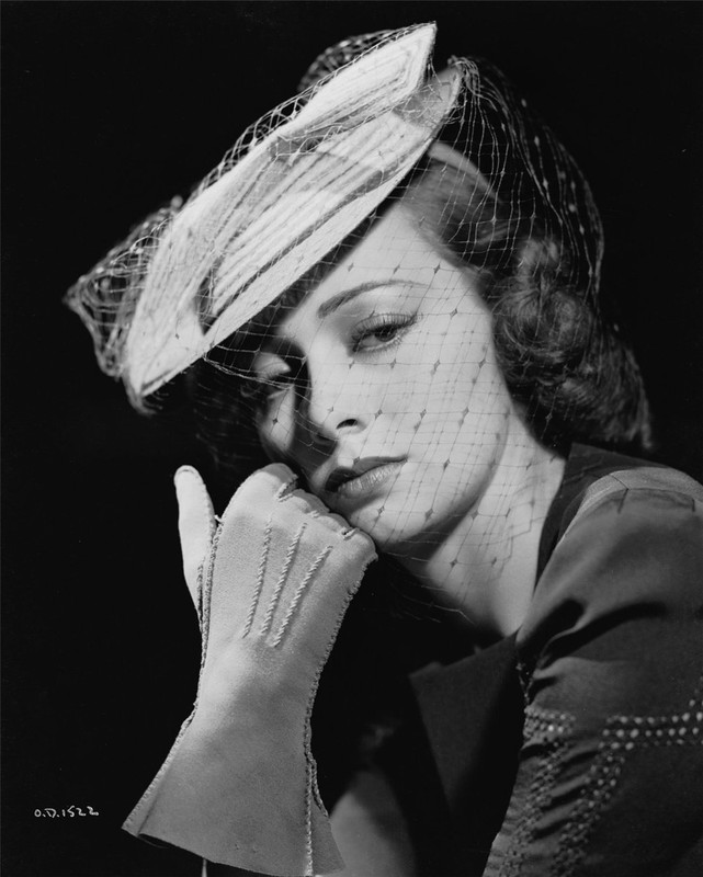 olivia_de_havilland_b18