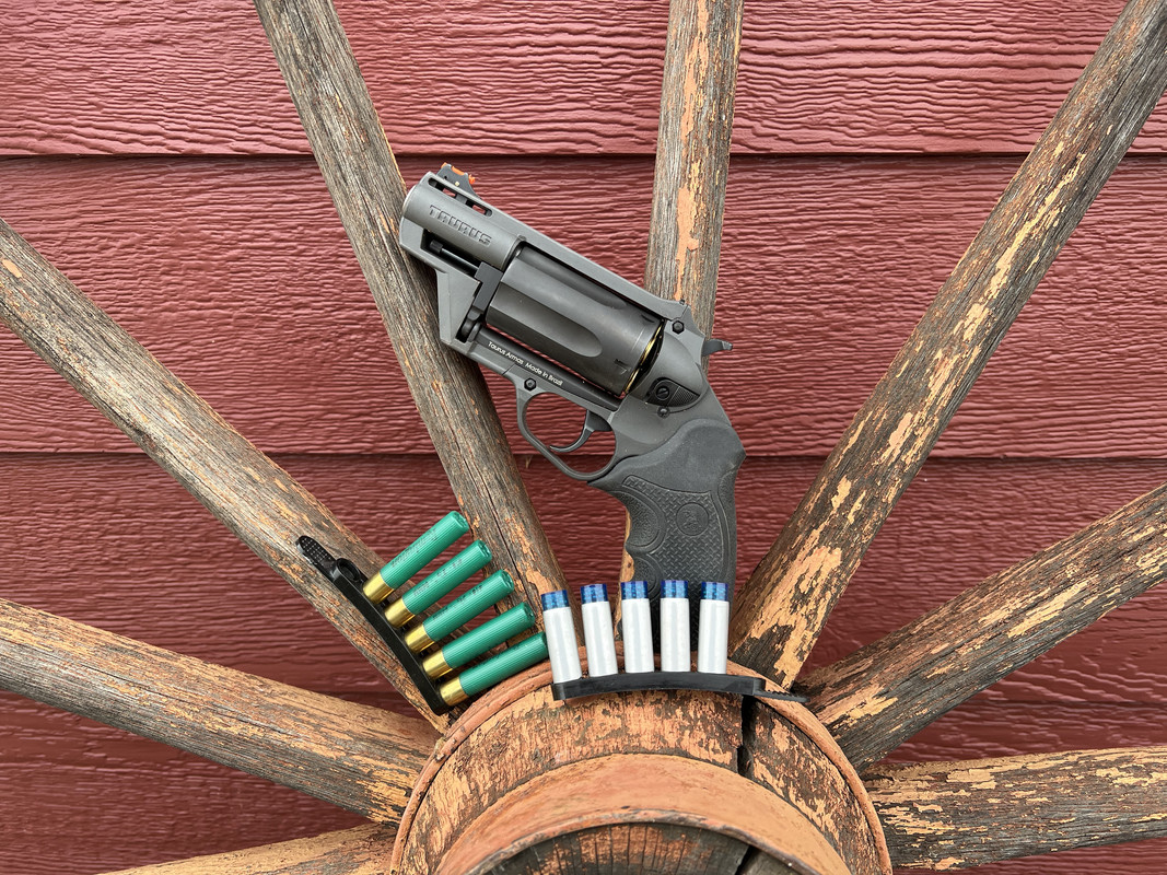 6C01E38B-1A5D-4342-B01D-6E212D595A4A