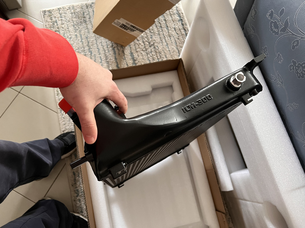 D7F30E93-0ED7-4A0A-A5C8-2A45113A5E8B