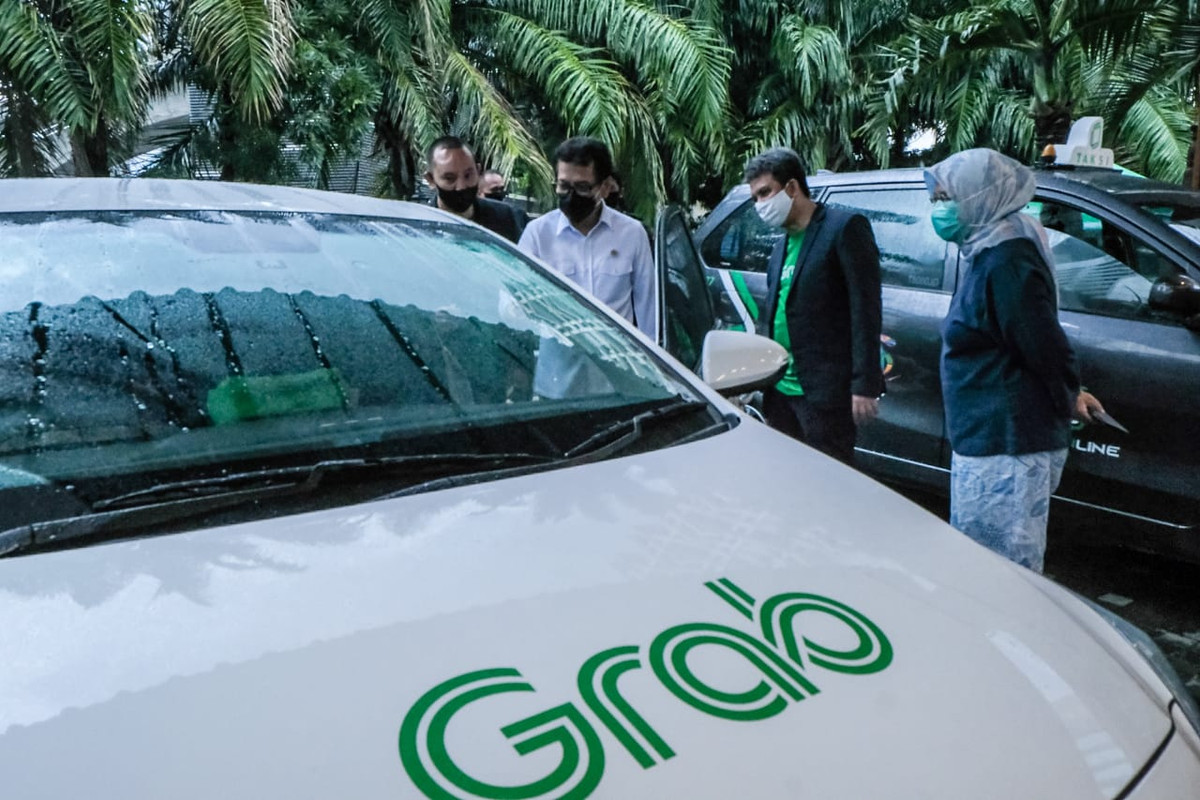Wishnutama Kusubandio saat meninjau kesiapan armada yang disiapkan Grab Indonesia di Hotel Le Meridien, Jakarta pada Rabu (6/5/2020).