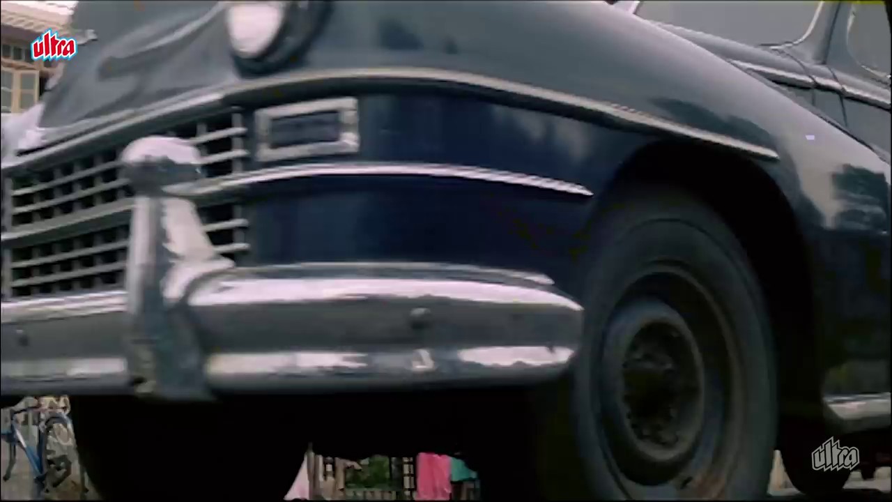 Roop-Ki-Rani-Choron-Ka-Raja-1993-Hindi-720p-x264-AVC-AAC-2-0-mkv-0003