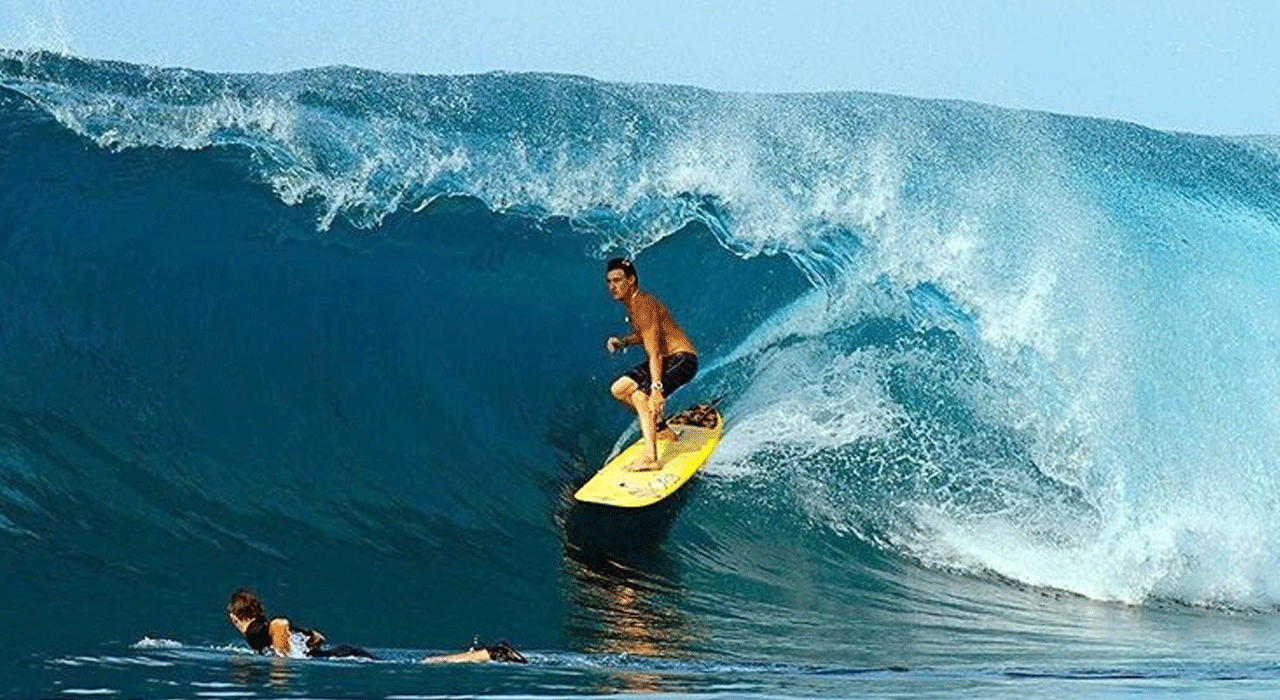 Pantai Lagundri, Wisata Surfing di Ujung Barat Indonesia