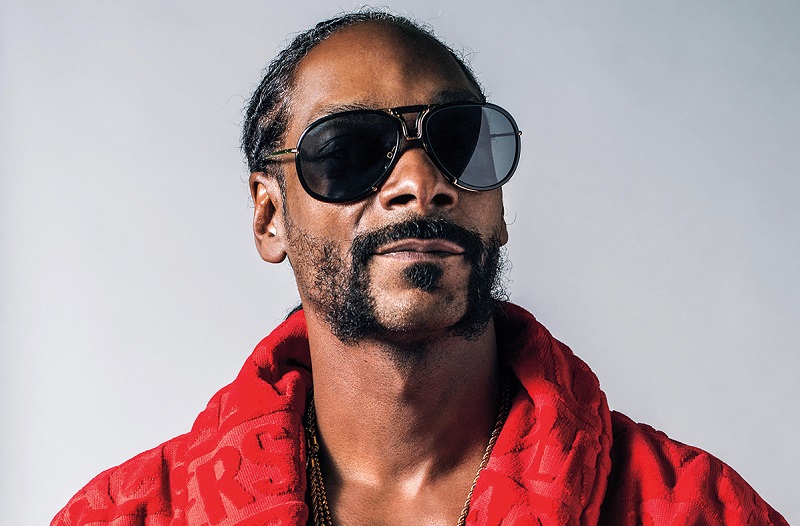 kolaborasi-dengan-kanye-west-snoop-dogg-