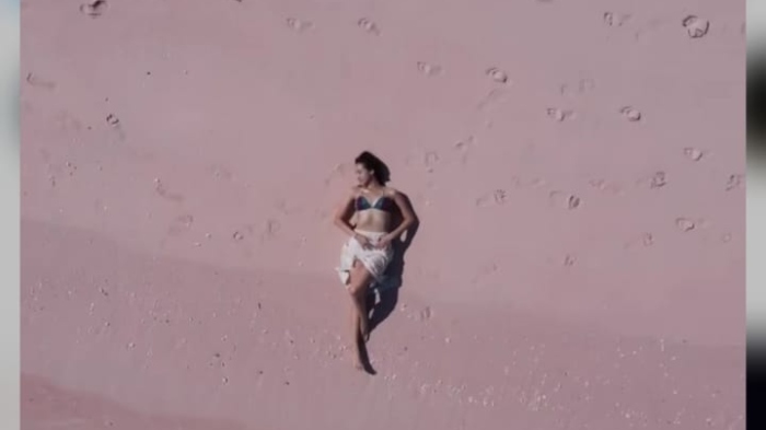 Momen seru Anya Gerladine saat liburan di Labuan Bajo.