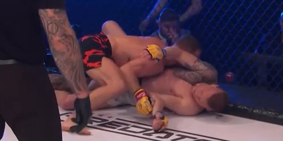ММА боец си счупи ръката в главната битка на Cage Warriors 160