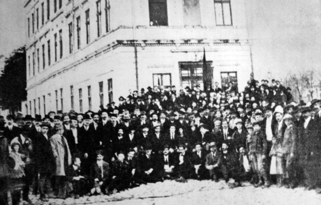 [Слика: delegati-kpj-1919.jpg]