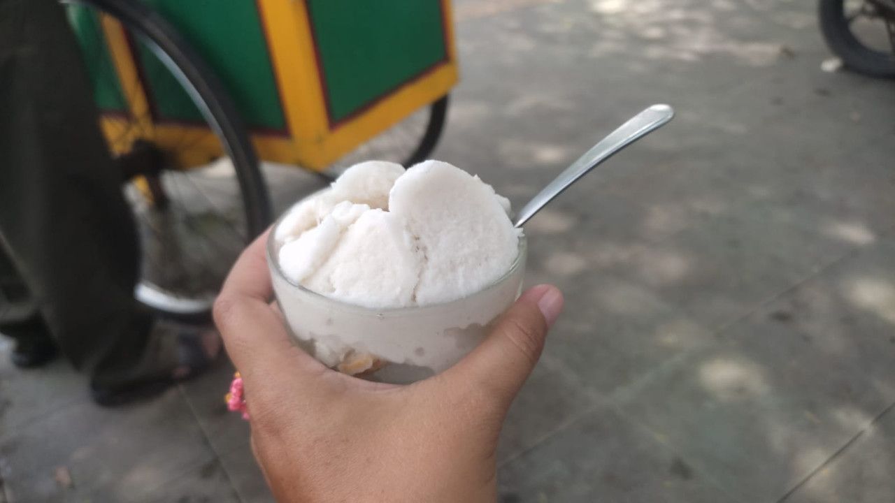 Es puter, salah satu jajanan jadul di kawasan Ngarsopuro Street Food, Solo.