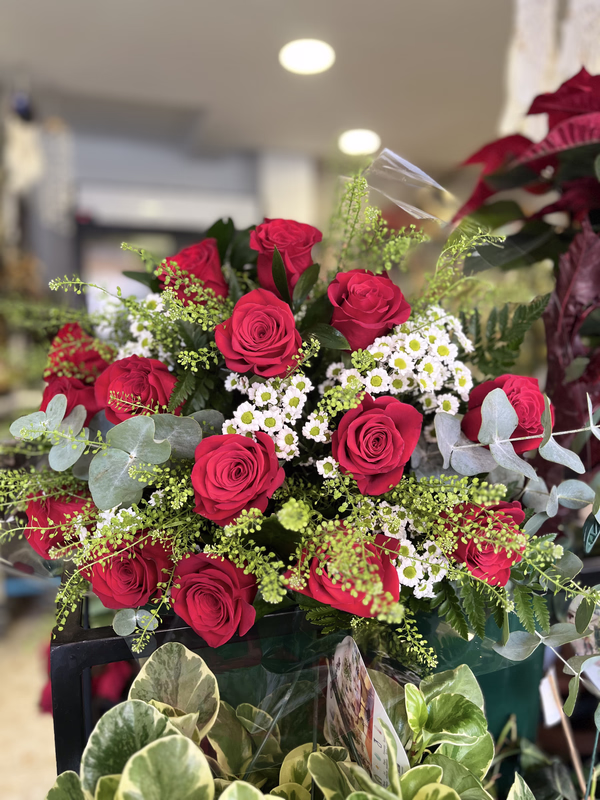 Ramo Con 15 Rosas Y Margaritas