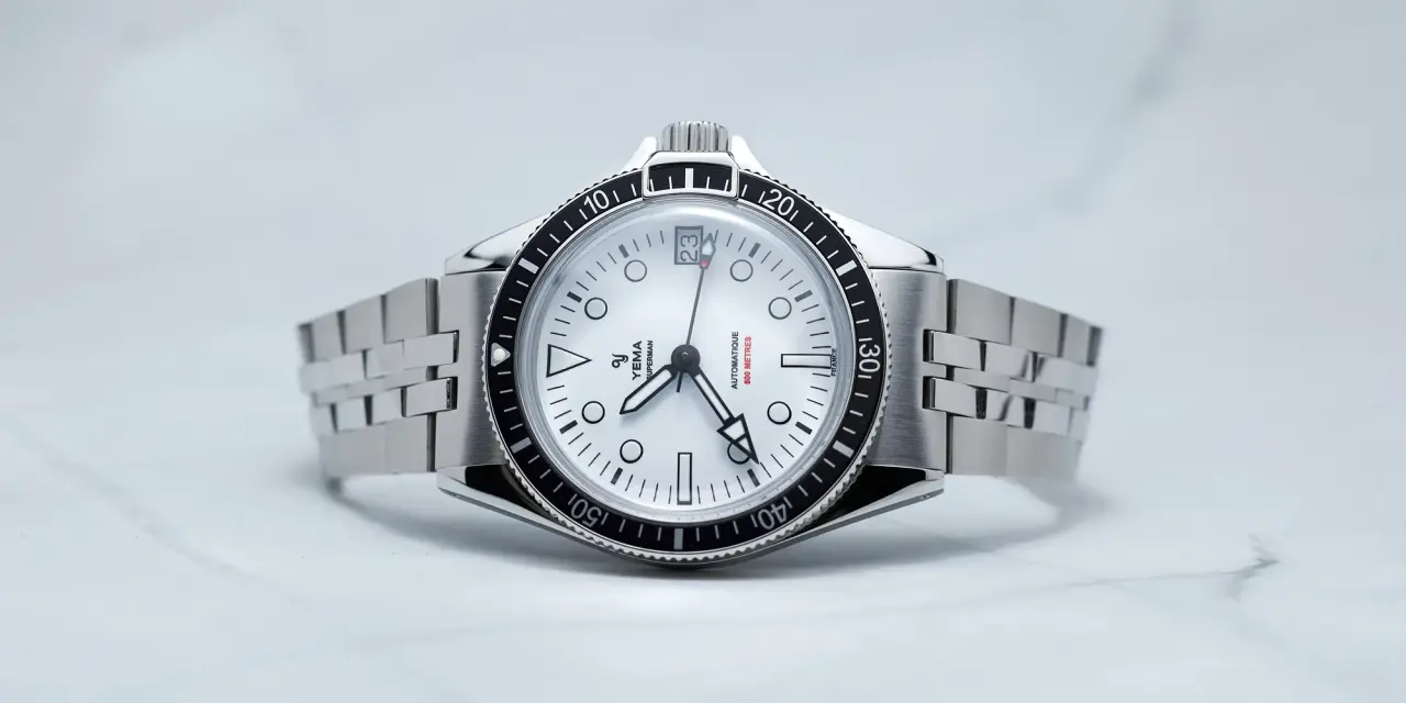 Superman_500_dato_white_lifestyle_1_3200w