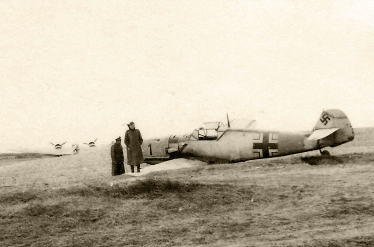 Ostfront-Messerschmitt-Bf-109E3-8-JG27-B