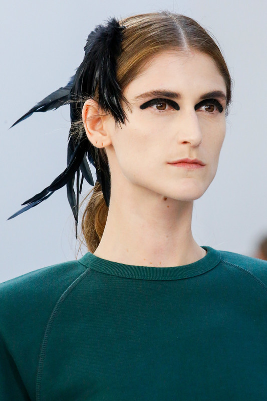 Daiane-Conterato-Dries-Van-Noten-SS2019-Paris-details