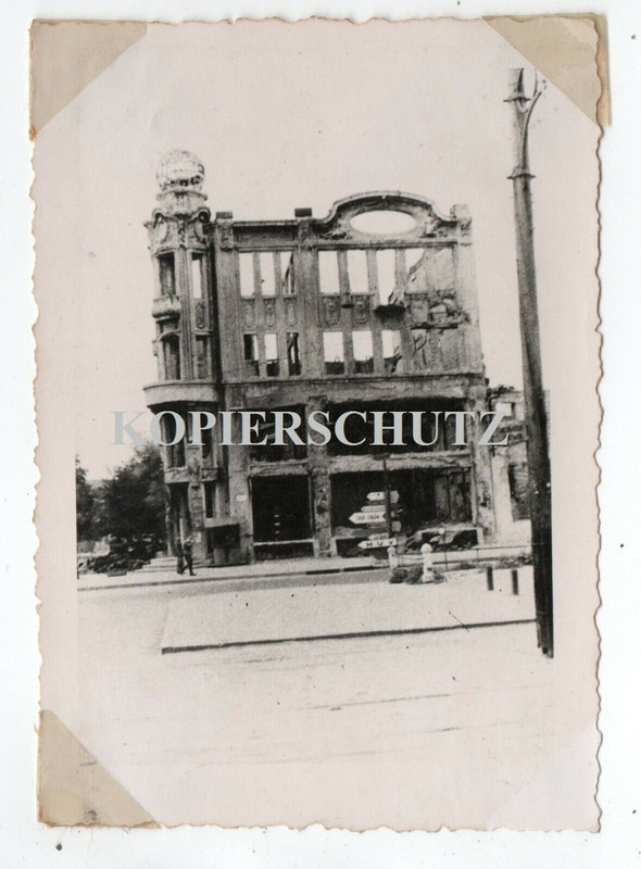 Russland Rostow Kaukasus Wegweiser Schilderwald zerst. Gebäude Rathaus