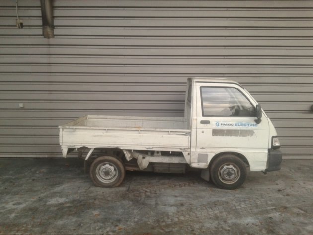 Il y a il quelqu'un sur le forum qui s'y connaisse en bidouillage mécanique ? Camion-benne-piaggio-pick-up