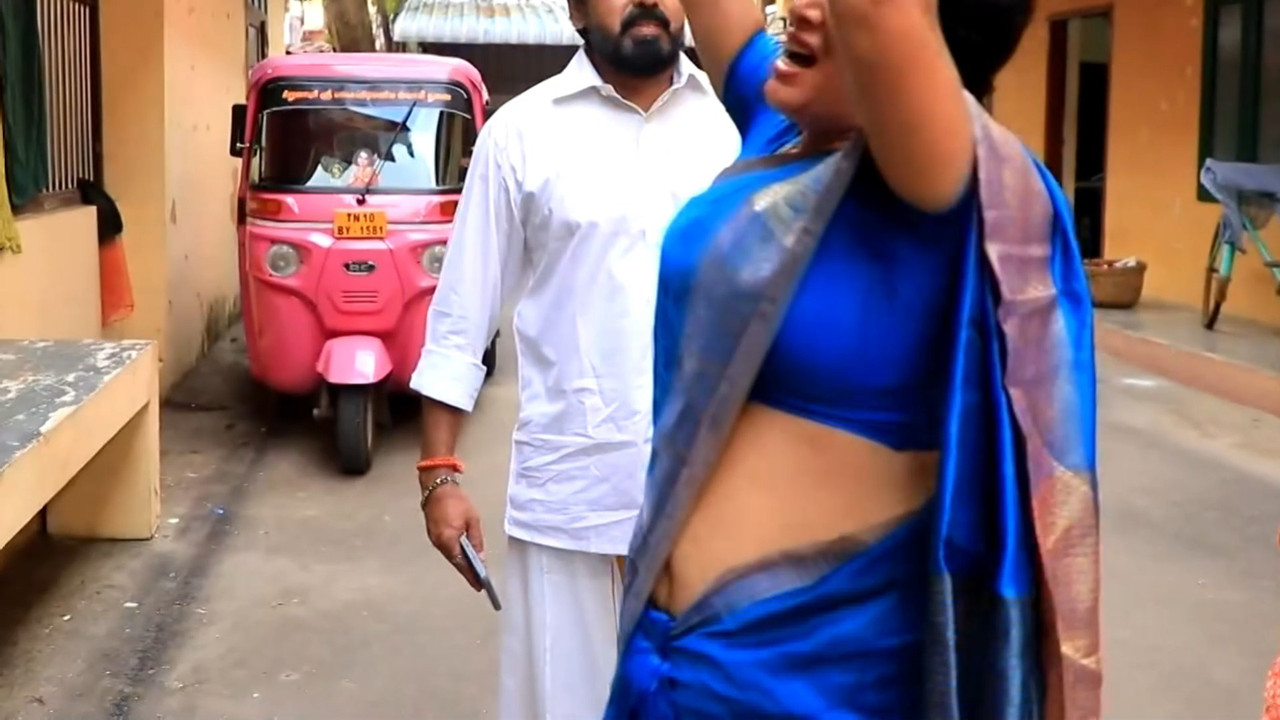 Tamil Sexy Actress wide open Deep Navel show in blue saree.mp4_snapshot_00.06.296