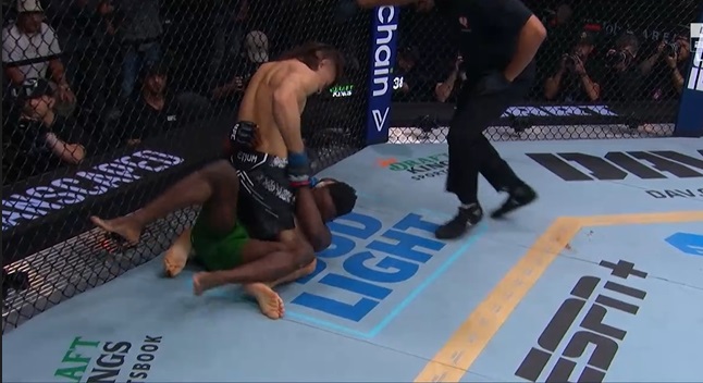 Диего Лопес нокаутира Содик Юсуф за 89 секунди