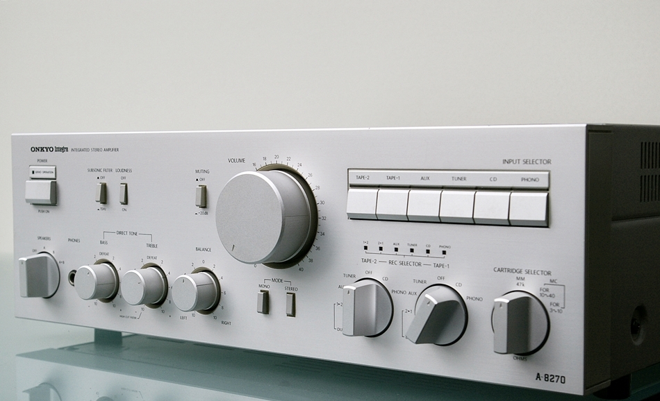 [Bild: Onkyo-A-8270-2xx.jpg]