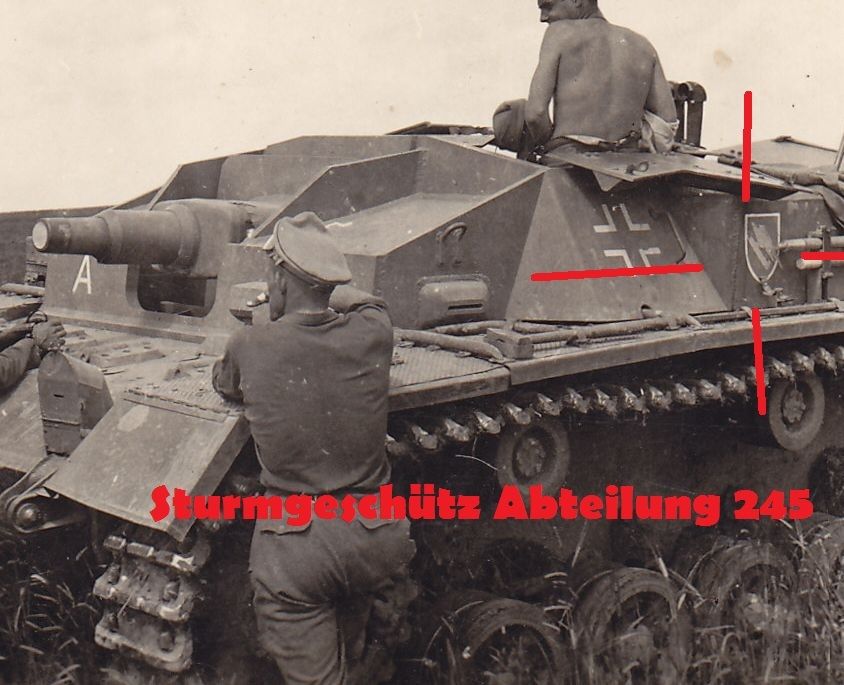 Sturmgeschütz STUG III mit Wappen der STUG-Abtei