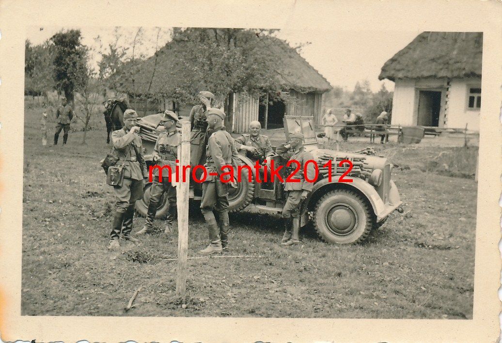 Wehrmacht, Pkw, Kübel, Rast vor Landhaus, Polen