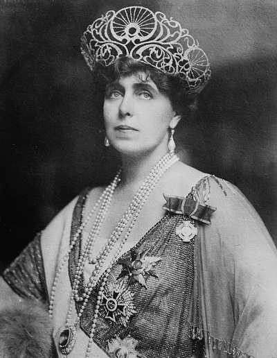 https://i.postimg.cc/9Fb6yJSM/Queen-Mary-of-Romania-2.jpg