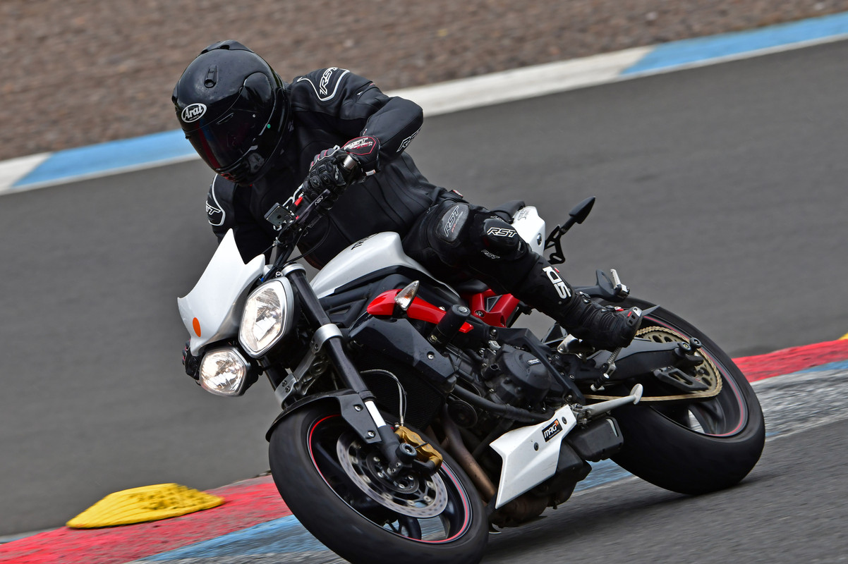 C2C499BA-6343-4C15-80C2-CE68E3F3AF3A