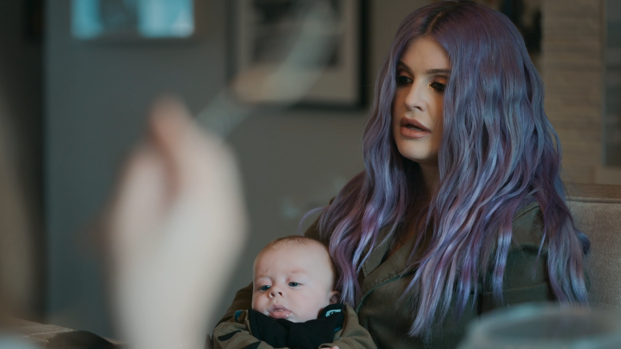 mpv-shot_Sharon.and.Ozzy.Osbourne.Coming.Home.2025.1080p.AMZN.WEB-DL.AVC-Нечипорук_00_25_55_0007