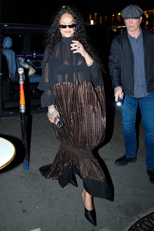 Rihanna Cesar Rest Paris42