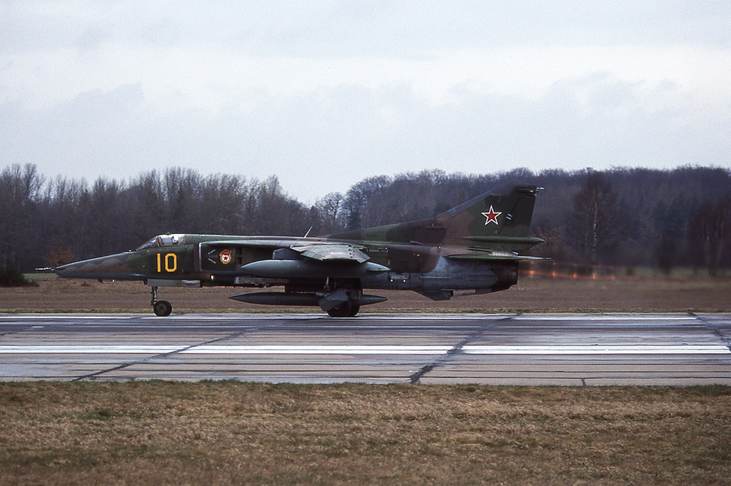 19 GvAPIB Mig-27D Yellow 10_61912560265 [Lärz 3.93] Leaving Germany for the storage base at Dimitrie