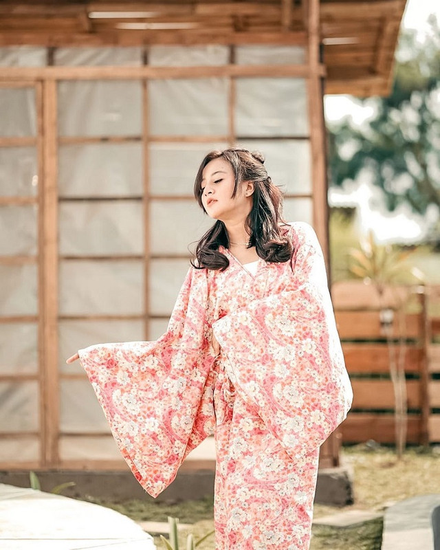 Kostum kimono yang bisa dipakai para tamu di Booba Glamping.