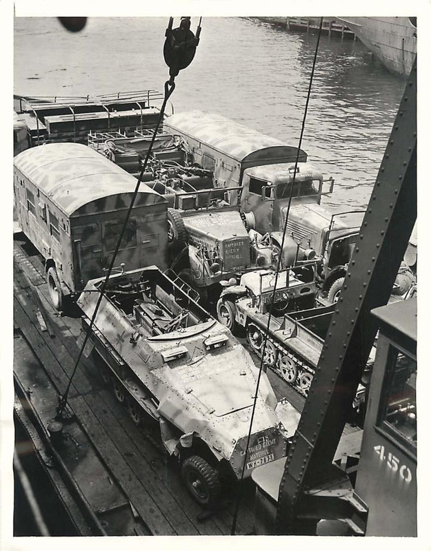WWII Captured German Vehicles Arrive in U.S.-Büs