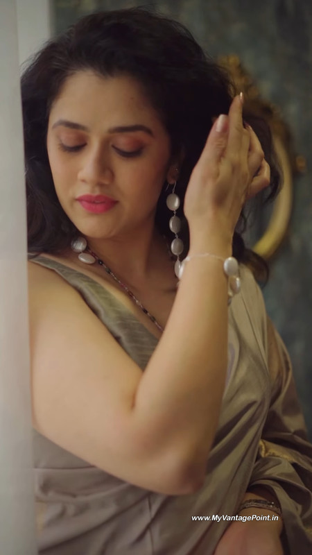 4-Actress-Girija-Oak-Godbole-in-Silk-Saree-for-Jewellery-Ad-Film-My-Vantage-Point