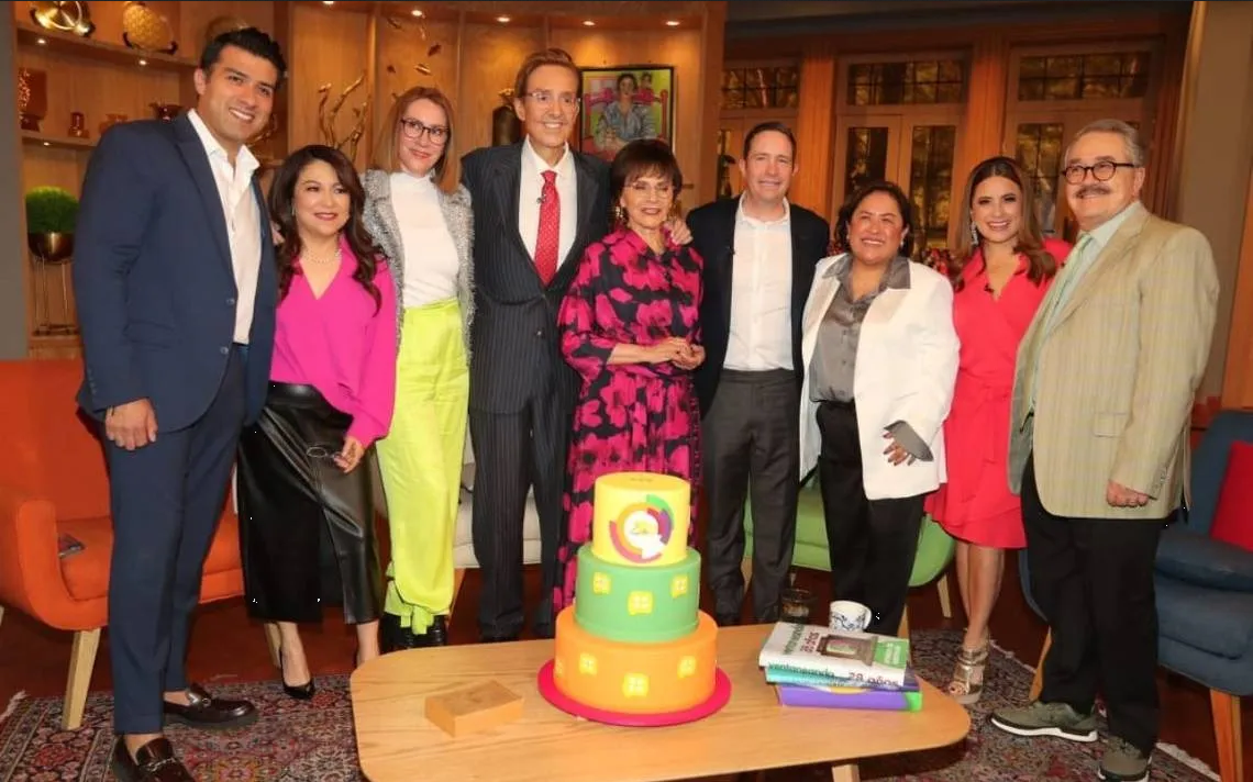 Maestra del IPN deja todo y termina como querida conductora de Ventaneando