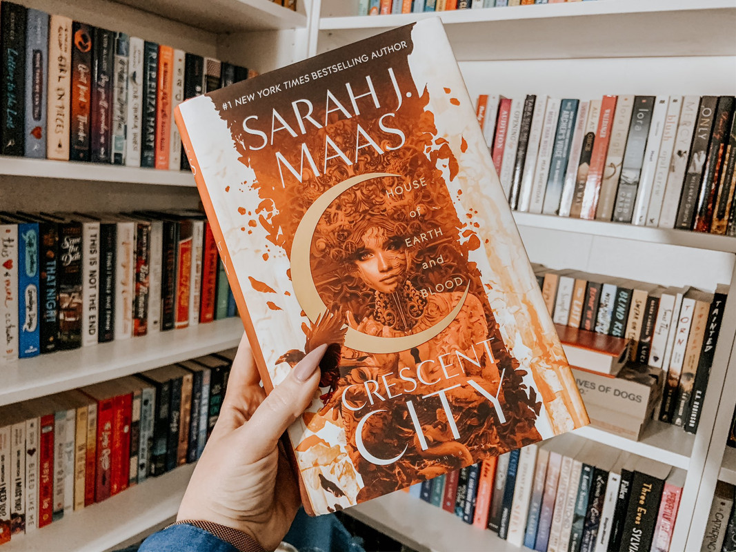 House Of Earth And Blood by Sarah J. Maas // Book Review