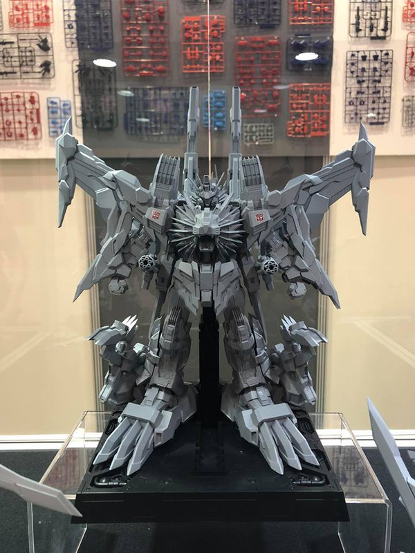 13-Flame-Toys-Kuro-Kara-Kuri-Star-Saber