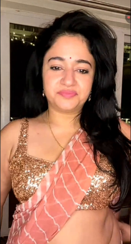 Poonam Bajwa Saree Live mp4 0007