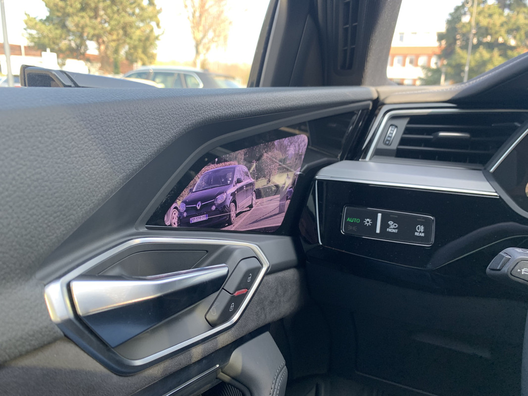 09AA89D0-6C4A-4F51-B6BD-4B16494374D0