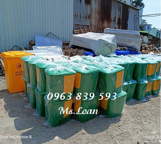 thung-rac-nhua-2-ngan-dap-chan-dung-tich-40lit.jpg