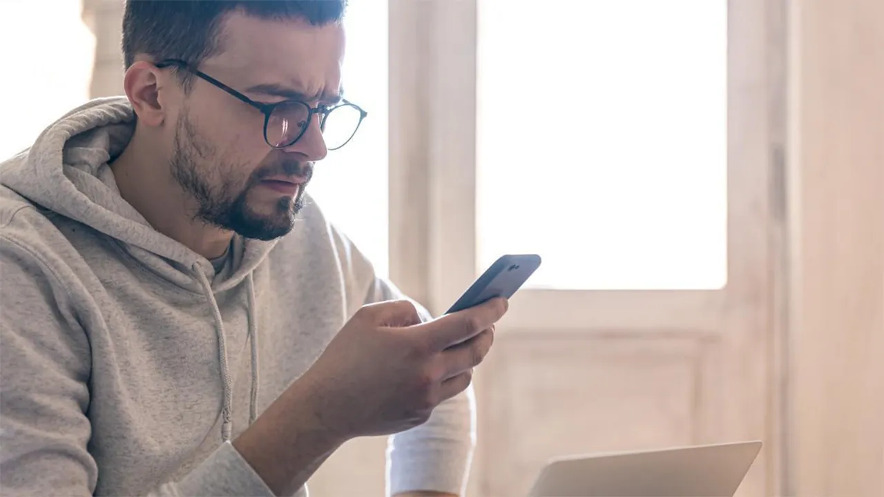 WhatsApp: ¿Cómo enviar mensajes al revés para confundir a tus contactos?