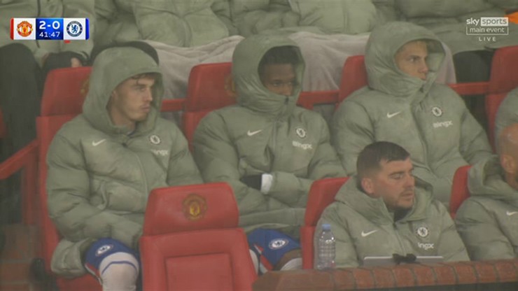 Sanchez nhận thẻ đỏ nhanh nhất lịch sử Chelsea, Palmer nổi cáu vì “vạ lây”