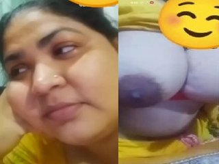 The enormous boobs viral show in Punjabi MILF video call