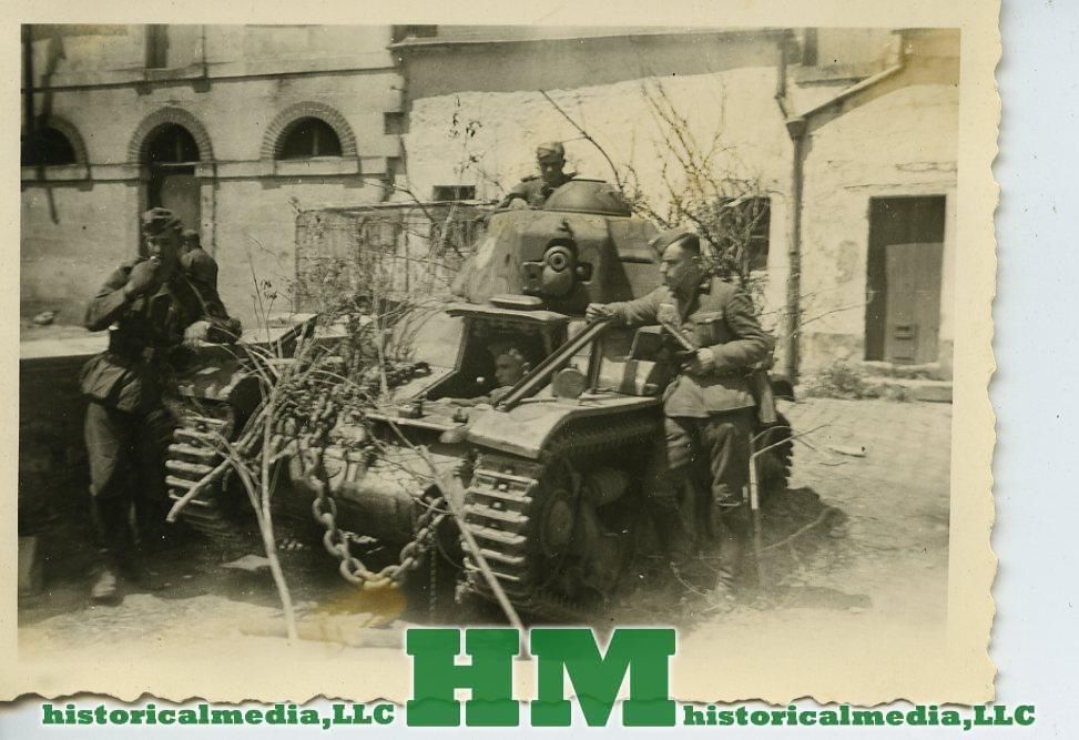 ORIG. 2WK FOTO - FRANZ. PANZER R-35 BEI FESTIEUX