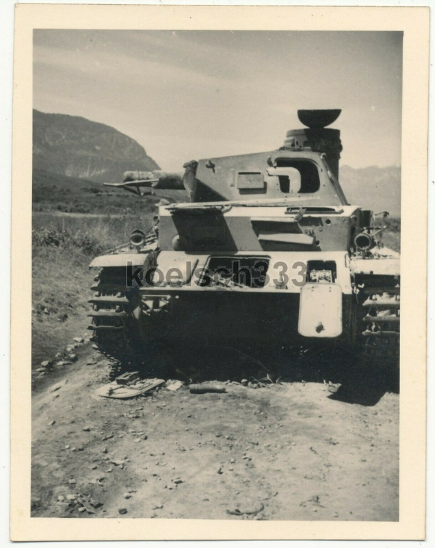 Foto Panzer IV Kampfwagen Wrack nach schweren Kämpfen in Grieche